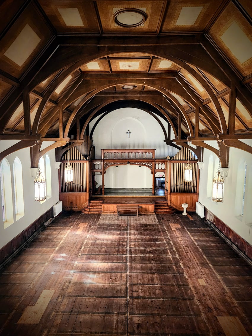 no pews